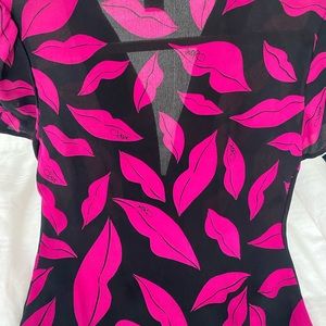 Diane von Furstenberg ⭐️ vintage top